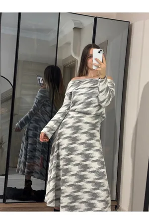 Yumoş Triko Madonna Yaka Etekli Takım - Gri