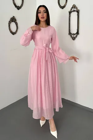 Pembe Kol Ucu Dantel Detaylı Elbise