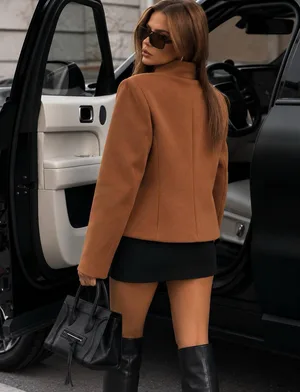 Güçlü Detaylarla Modern Süet Ceket Taba