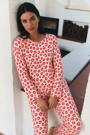 Kadın Şık Esnek Kırmızı Pijama Takımı