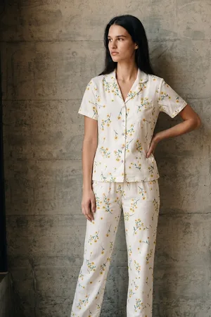 V Yaka Düğmeli Casual Çok Renkli Pijama Takımı