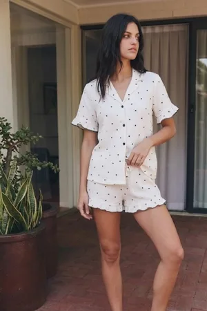 Kadın Esnek Şortlu Bol Beyaz Pijama Takımı