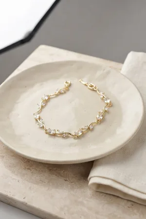 Pirinç Gold Renk Zirkon Taşlı Çiçek Model Kadın Bileklik