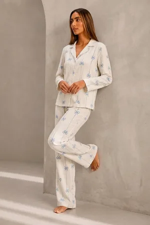 Kadın Önden Düğmeli Uzun Kollu Alt Üst Beyaz Pijama Takımı