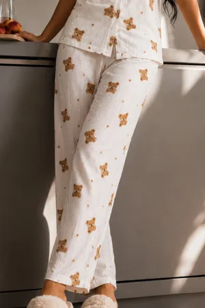 Kadın Zarif Yaka Dokulu Ferah Kırık Beyaz Pijama Takımı