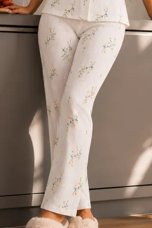 Kadın Zarif Yaka Dokulu Ferah Çok Renkli Pijama Takımı