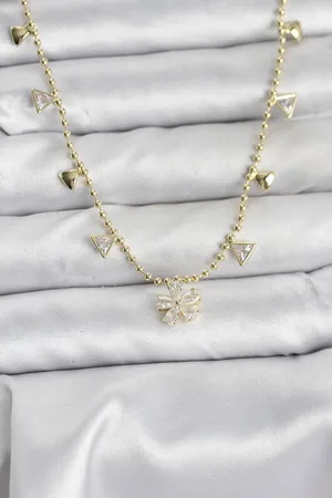 Pirinç Gold Renk Zirkon Taşlı Çiçek Model Kadın Kolye