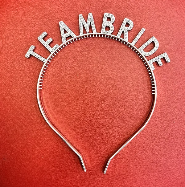 Gümüş Renk Team Bride Taç Plastik – Gelin ve Nedime Tacı