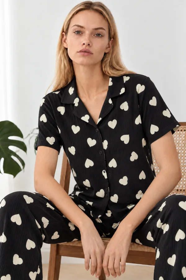Kadın Kalpli Kısa Kollu Siyah Pijama Takımı 4825