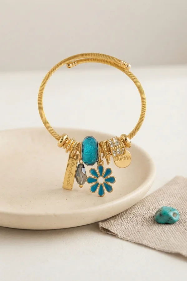 Mavi Papatya Model Gold Renk Charmlı Bileklik