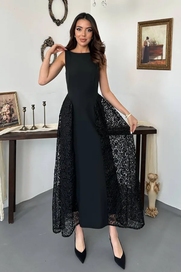 Siyah Yan Eteği Dantelli Elbise