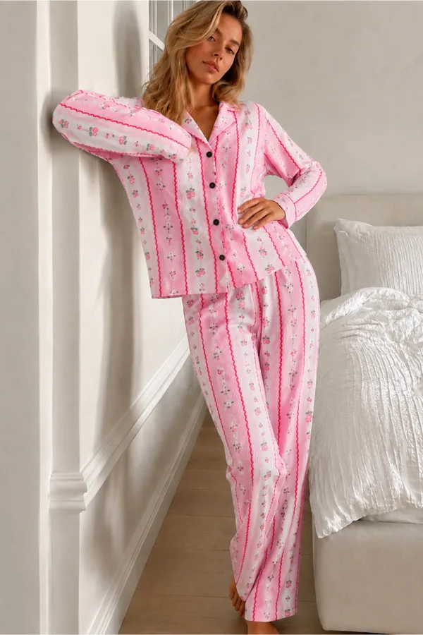 Kadın Desenli Düğmeli Uzun Kollu Pembe Pijama Takımı