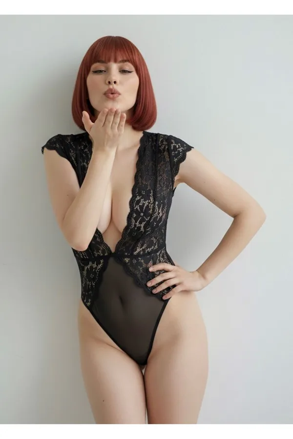 Siyah Yarım Kol Dantel Bodysuit