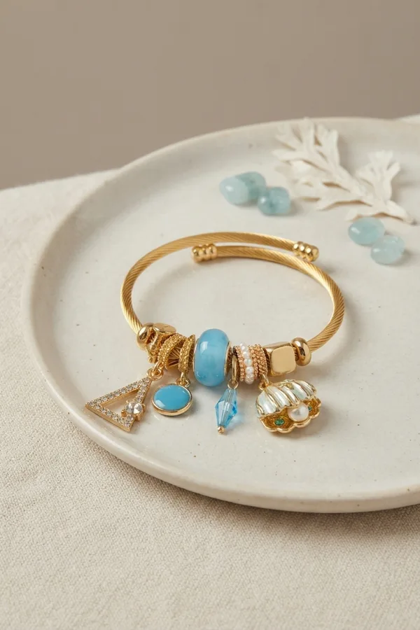 Mavi Deniz Kabuğu Model Gold Renk Charmlı Bileklik