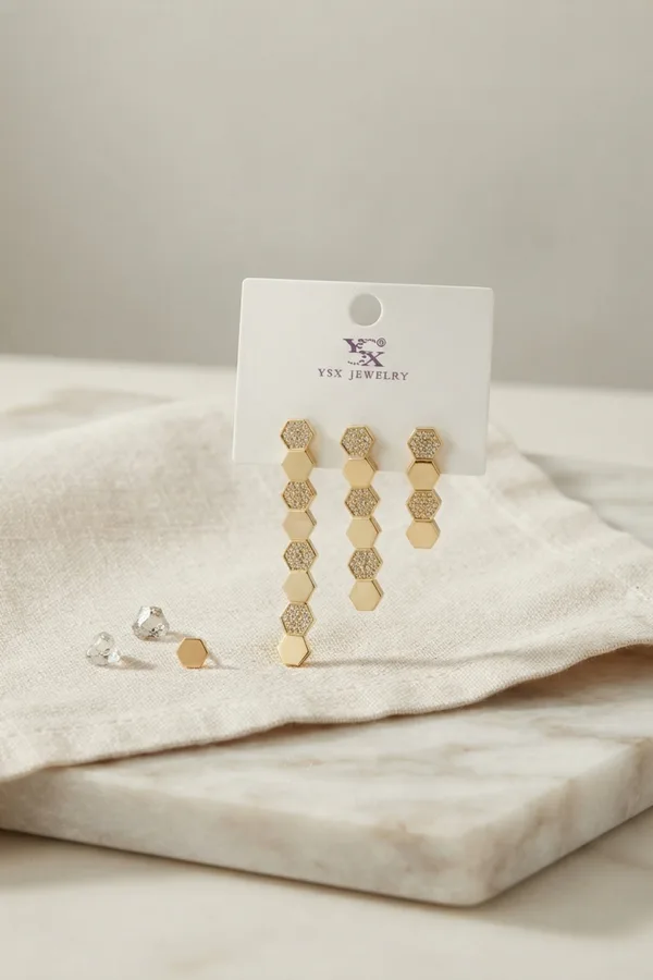 Pirinç Gold Renk Petek Model Kadın Küpe Seti