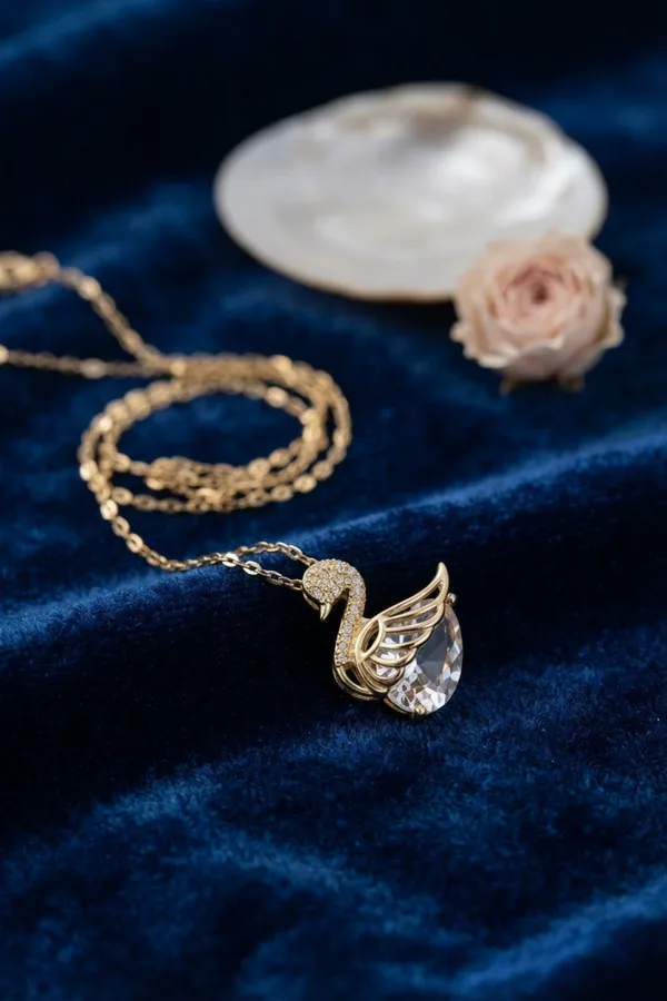 316L Çelik Zincir Gold Renk Kuğu Model Kadın Kolye