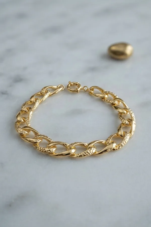 Pirinç Gold Renk Yıldız İşleme Zincirli Kadın Bileklik