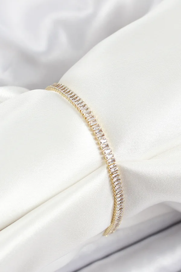 Pirinç Zirkon Taşlı İnce Su Yolu Model Gold Renk Kadın Bileklik
