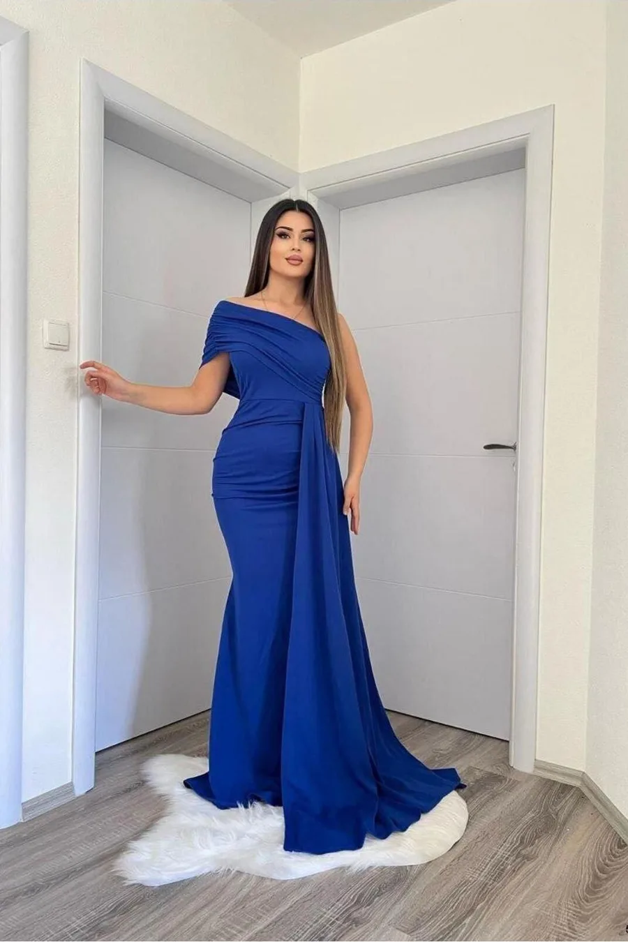 Tek Balık Kuyruklu Abiye Omuz Kesim Elbise