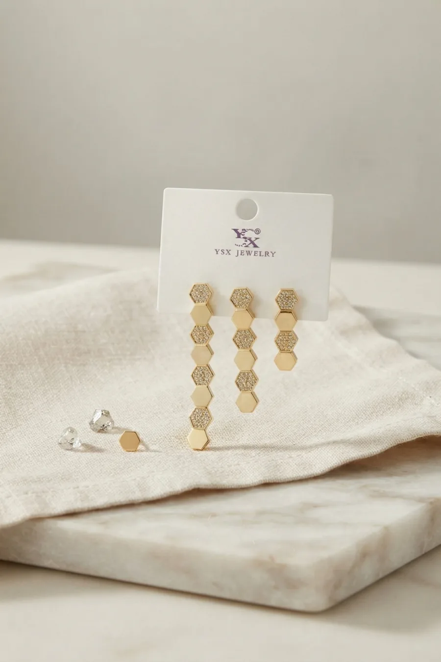 Pirinç Gold Renk Petek Model Kadın Küpe Seti