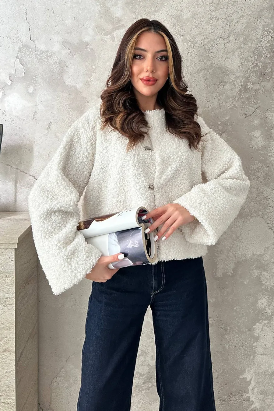 Ekru Peluş Kısa Ceket