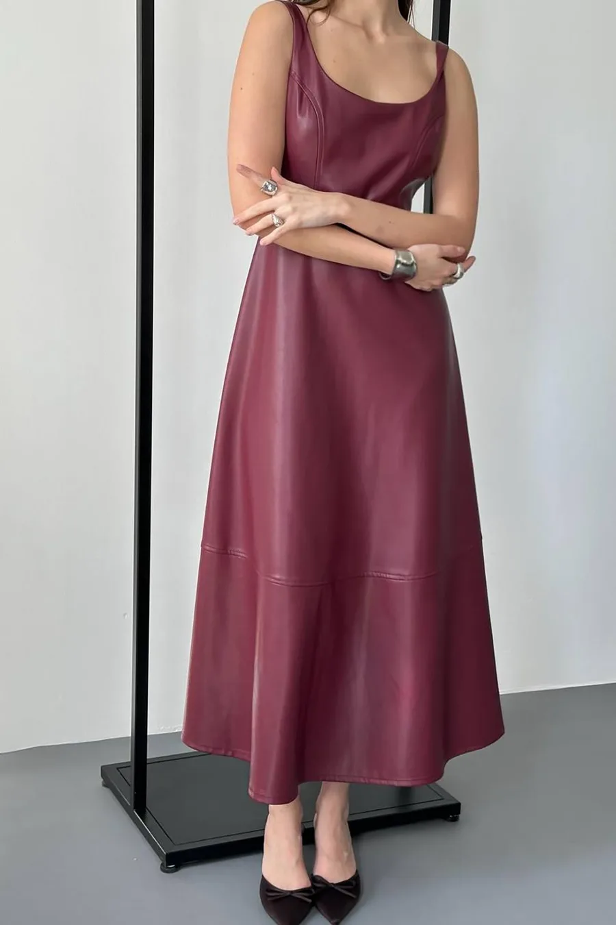 Bordo Askılı Deri Elbise