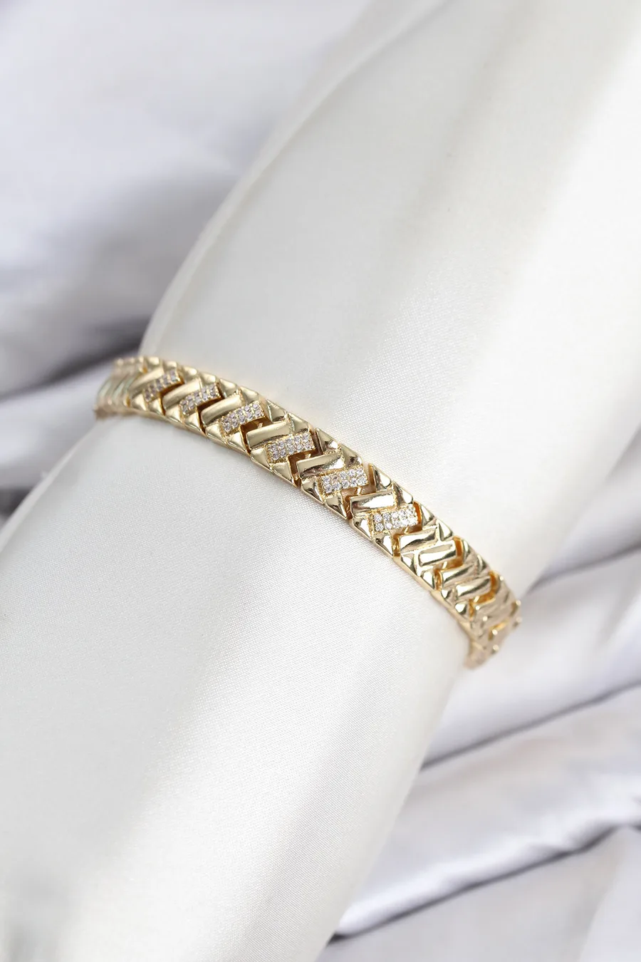 CM Geometrik Model Zirkon Taşlı VIP Seri Gold Renk Pirinç Kadın Bileklik