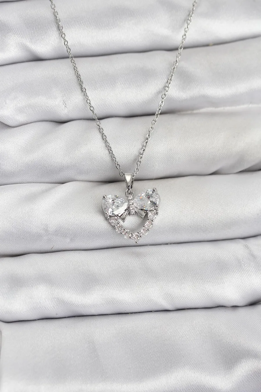 316L Çelik Zincir Gümüş Renk Kalp ve Fiyonk Model Zirkon Taşlı Kadın Kolye
