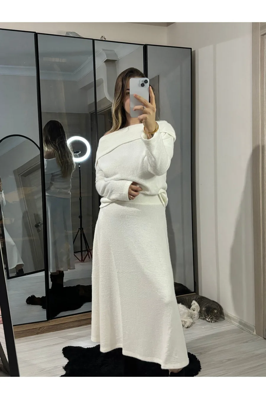 Beyaz Yumoş Madonna Yaka Etekli Takım