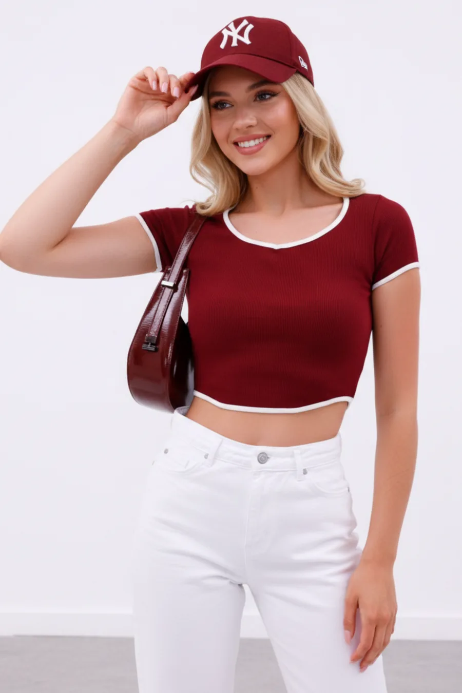 Kadın T-Shirt Crop Likralı Pamuklu Kısa Biyeli Yaka Kol Bordo Kaşkorse Fitilli Detaylı