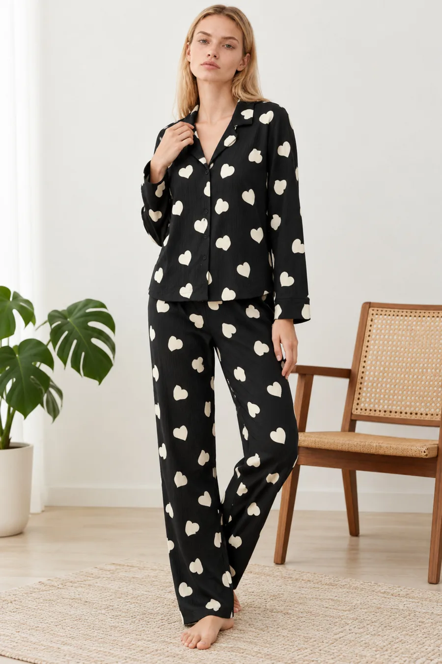 Kadın Kalpli Gömlek Yaka Siyah Pijama Takımı 4824