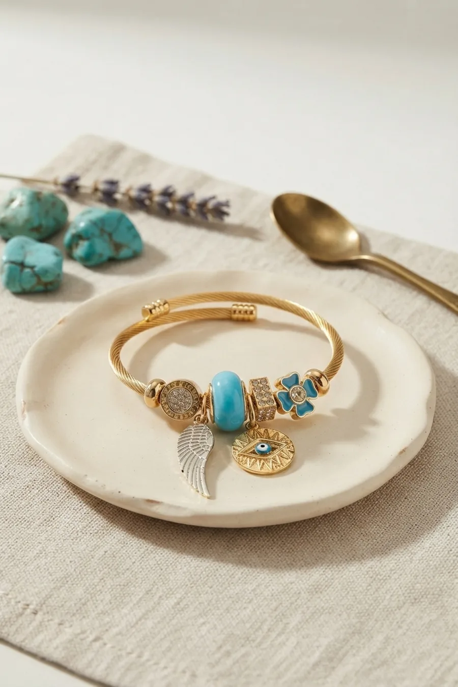 Mavi Renk Göz Model Gold Charmlı Bileklik