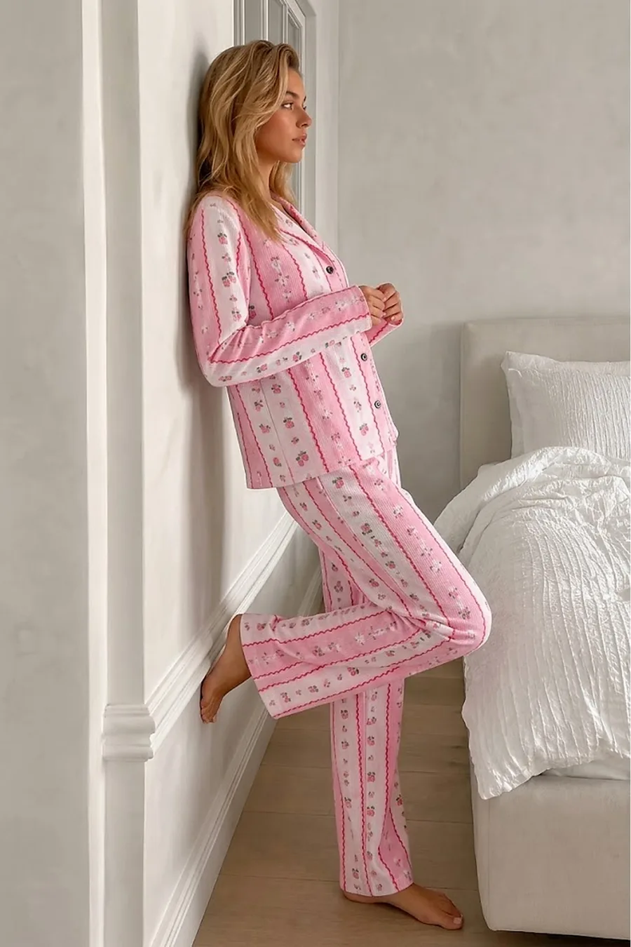 Kadın Desenli Düğmeli Uzun Kollu Pembe Pijama Takımı
