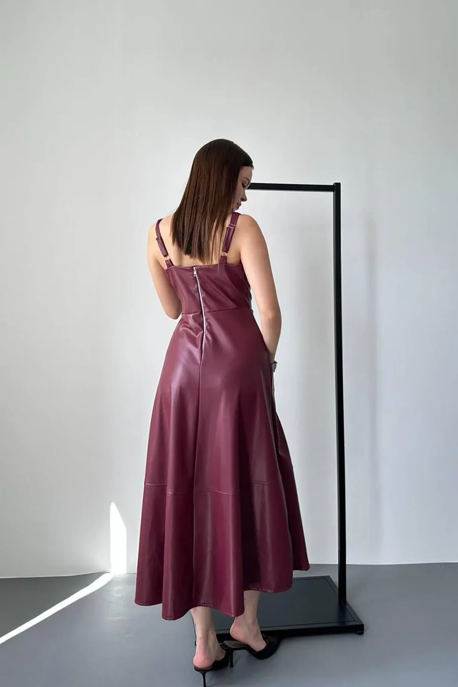 Bordo Askılı Deri Elbise