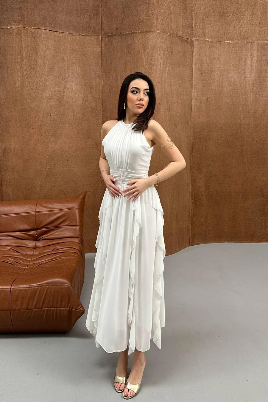 Beyaz Önü Büzgülü Fırfırlı Elbise