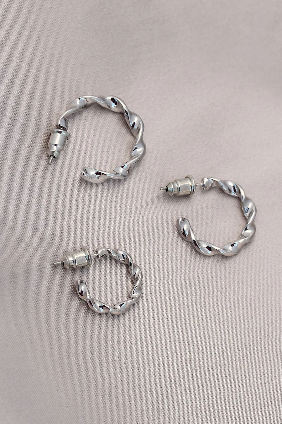 Burgu Model Gümüş Metal Küpe Seti