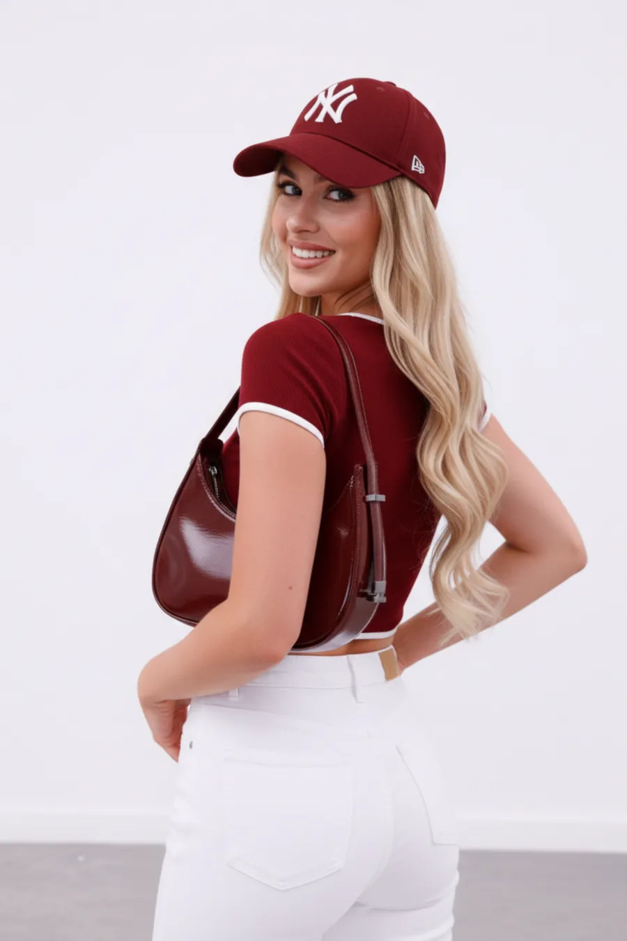 Kadın T-Shirt Crop Likralı Pamuklu Kısa Biyeli Yaka Kol Bordo Kaşkorse Fitilli Detaylı