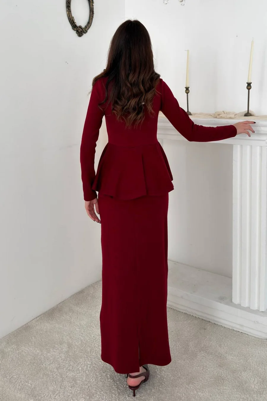 Bordo Yakası İşlemeli Volanlı Elbise