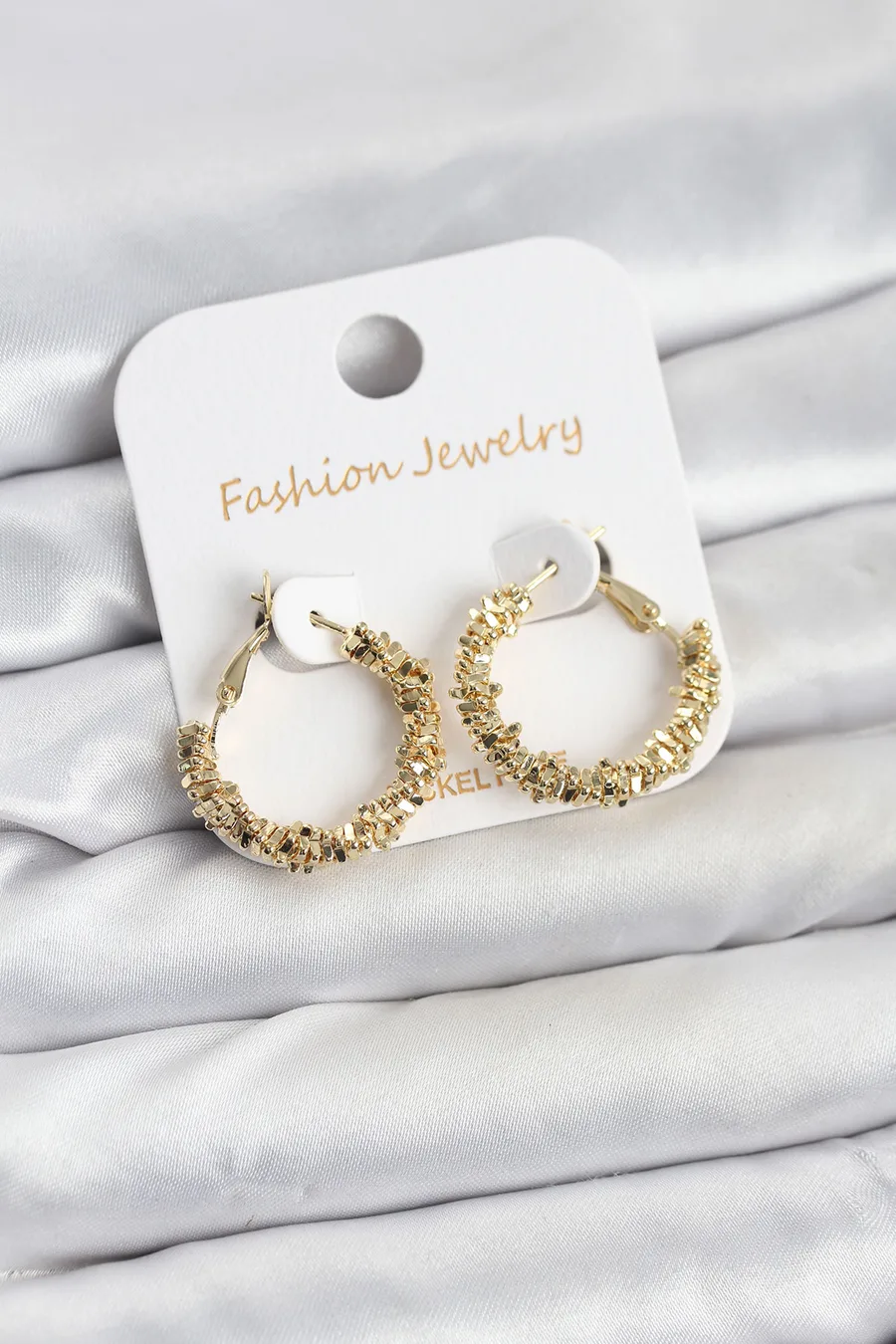Pirinç Gold Renk Küçük Tırtıklı Halka Model Kadın Küpe