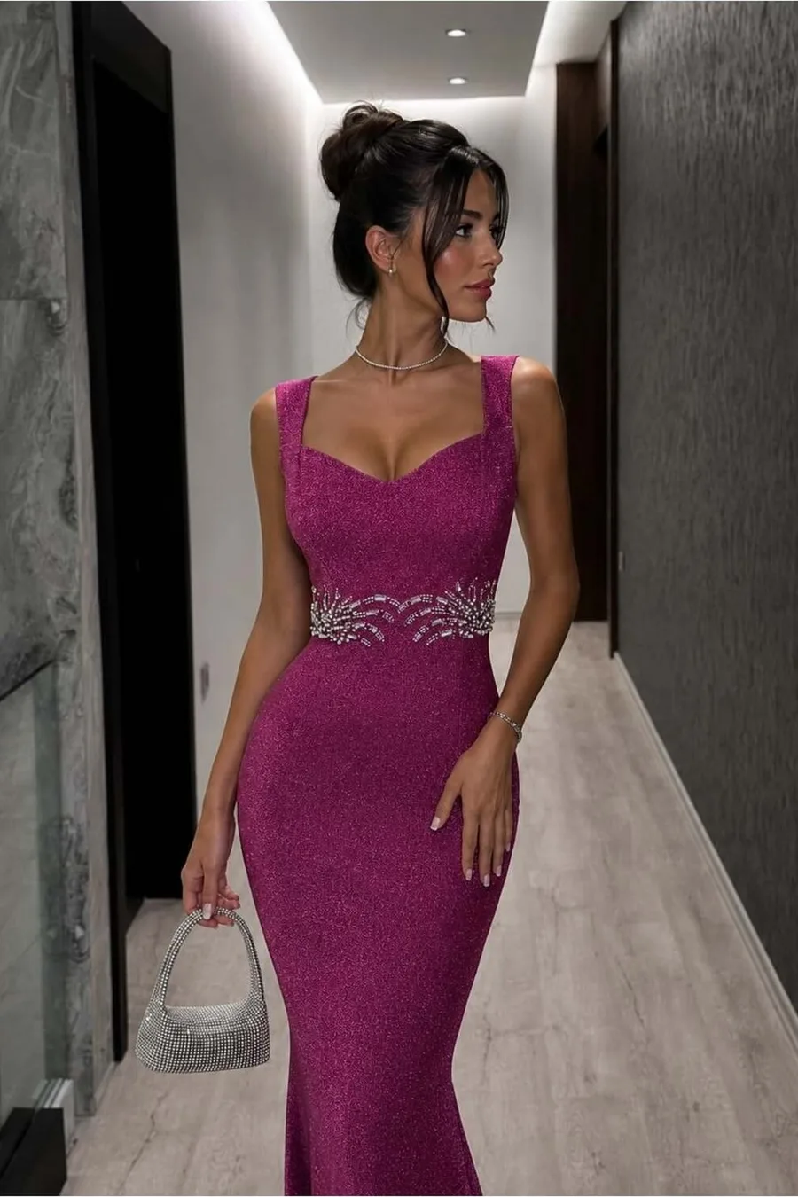 Kalp Yaka Taş Detaylı Abiye Elbise Askılı
