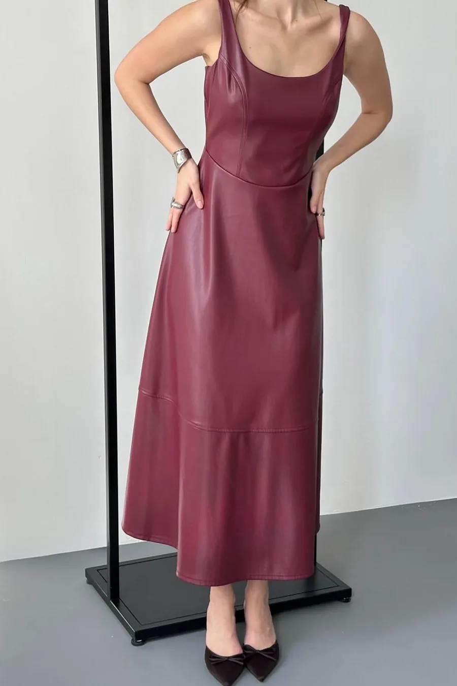 Bordo Askılı Deri Elbise