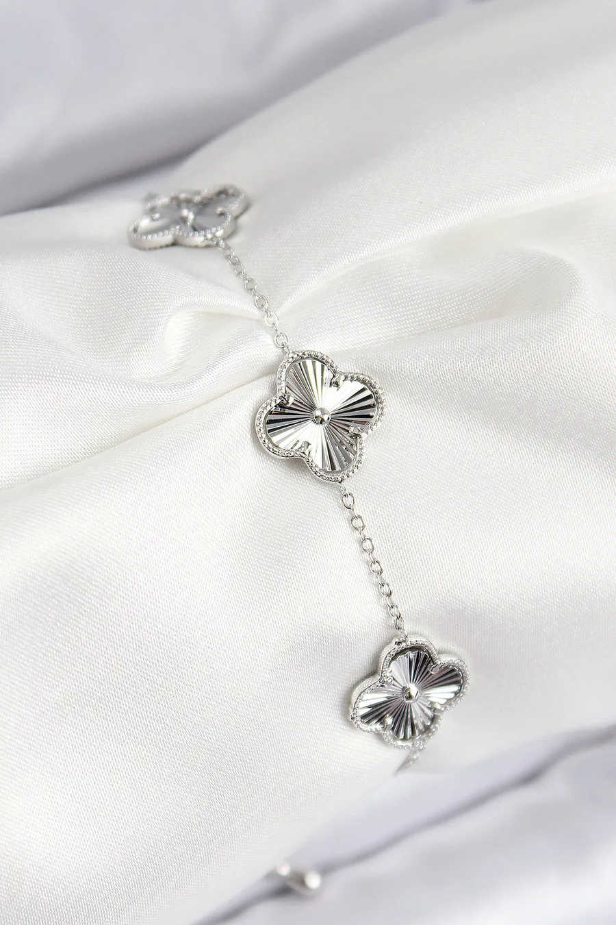 VIP Brass Four-Leaf Clover Model Silver Color Women's Bracelet