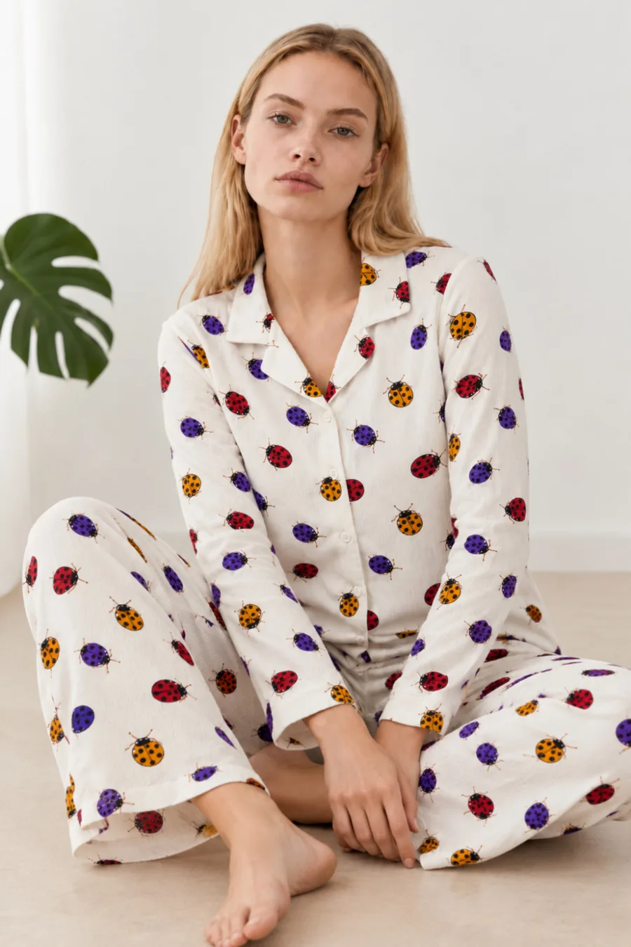 Kadın Uğur Böcekli Gömlek Yaka Beyaz Pijama Takımı 4827