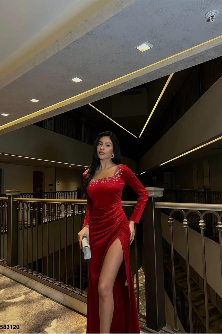 Kadife Abiye Kare Kumaş Yaka Taş Elbise Detaylı