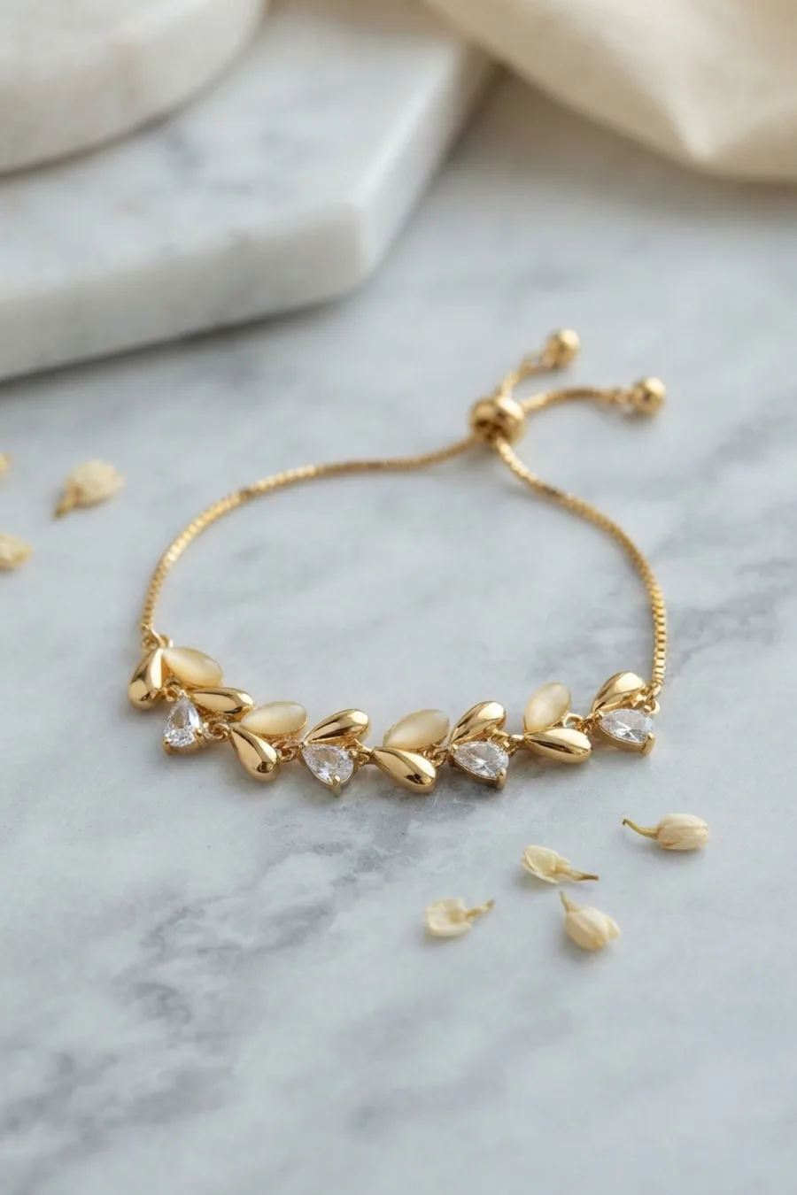 Gold Renk Damla Model Zirkon Taşlı Asansörlü Kadın Bileklik