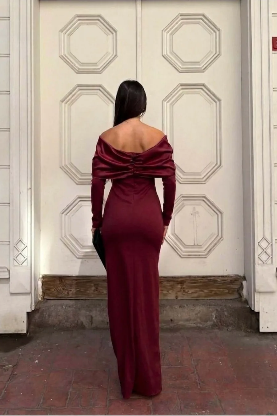 Esnek Abiye Kumaş Carmen Yaka Yırtmaçlı Elbise Saten