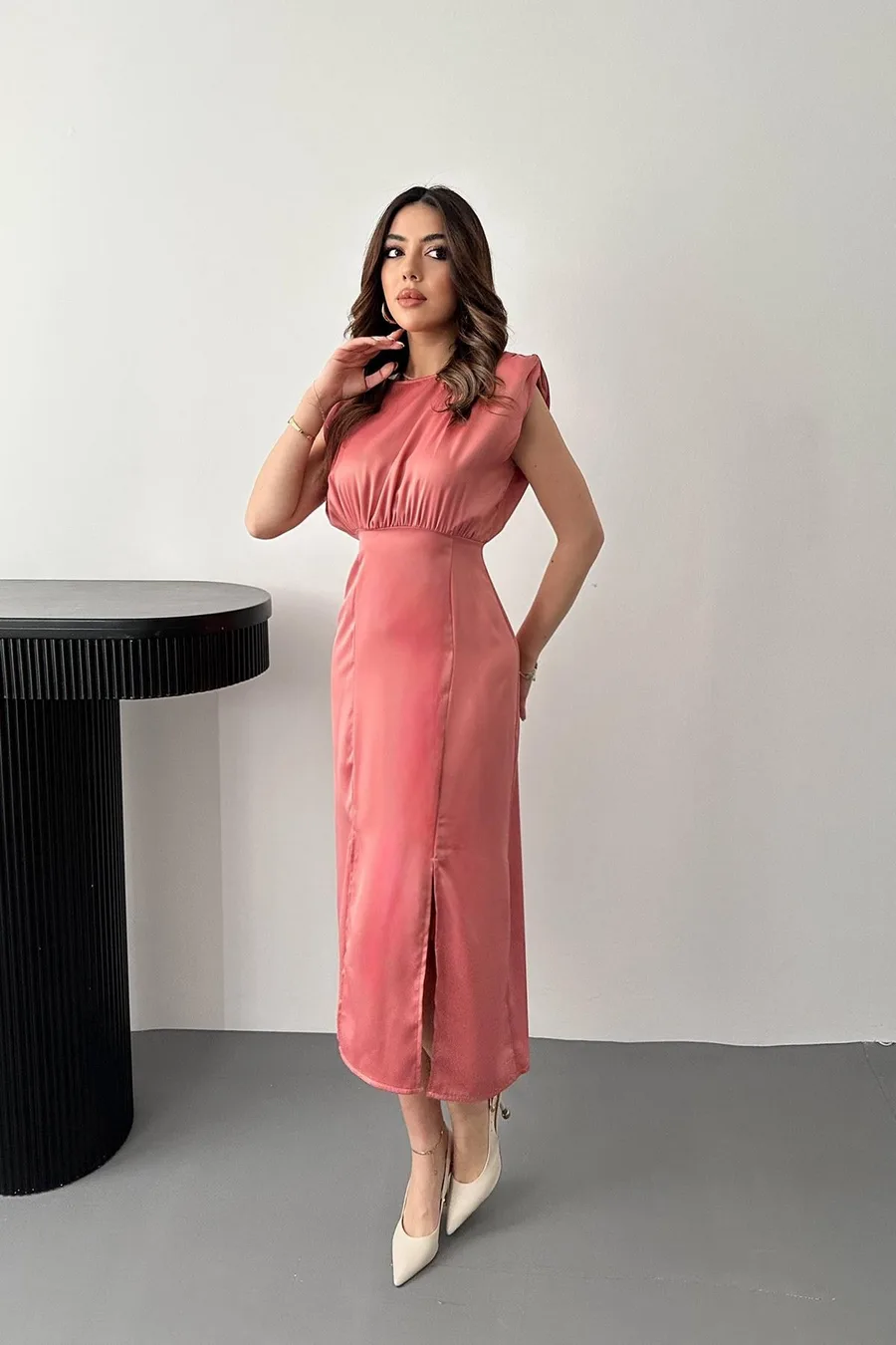 Pudra Eteği Yırtmaçlı Helen Elbise