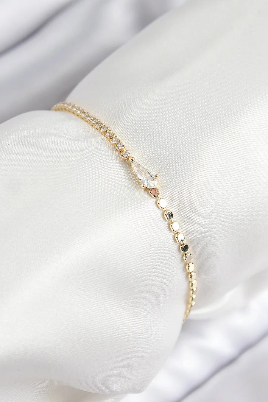 Pirinç Zirkon Taşlı Damla Model Ezme Zincir Gold Renk Kadın Bileklik