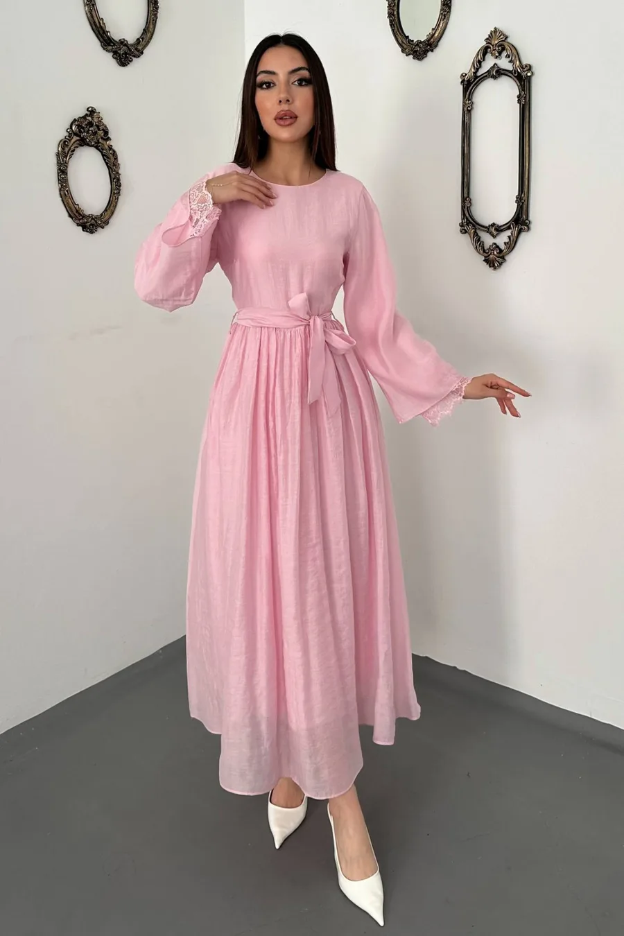 Pembe Kol Ucu Dantel Detaylı Elbise