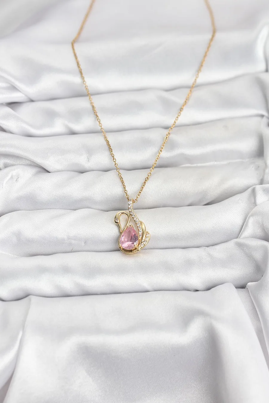 316L Çelik Zincir Gold Renk Pembe Kuğu Model Zirkon Taşlı Kadın Kolye